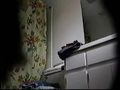 两个丰满的女士和一个男人在一起