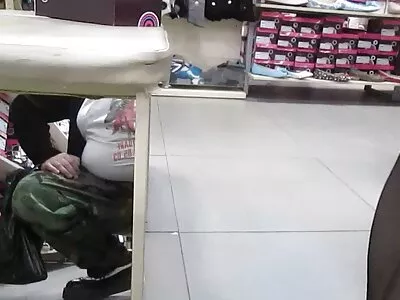 可爱的东西变得赤裸和乱搞