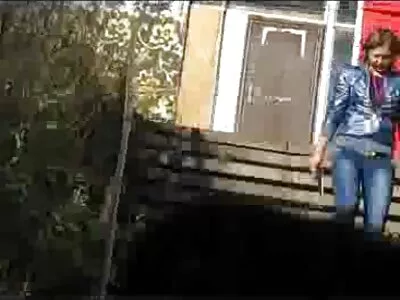 黑发是骑着皮带