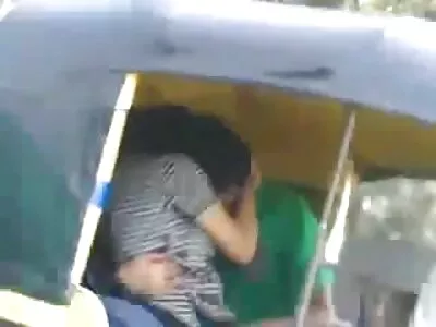 金发女郎今天舔她的性玩具
