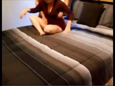 短发的黑发被 jizzed。
