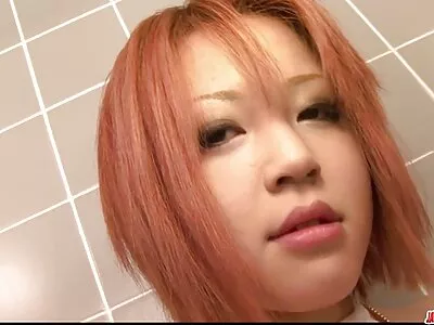 漂亮的金发女友他妈的在上面进行短暂但太热的旅程，！该死的好！