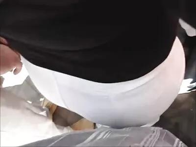 丰满的金发女郎很烂并给了一个奶交