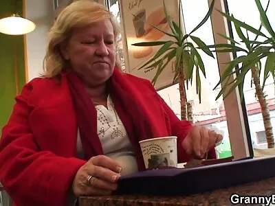 大家伙是他妈的热婊子