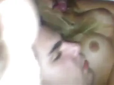 有天然山雀的蜂蜜在微笑
