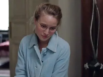 丰满的女人在鬼混