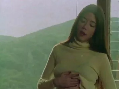 性感的青少年几乎无法承受他的阴茎的力量