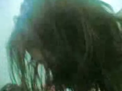 青少年正在得到一些肛门