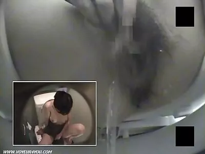 所以当父母离开家时，相当成熟的金发妻子让 awezone 性爱变得有趣