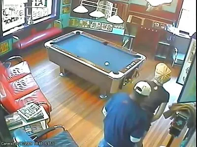 青少年正在给​​口交